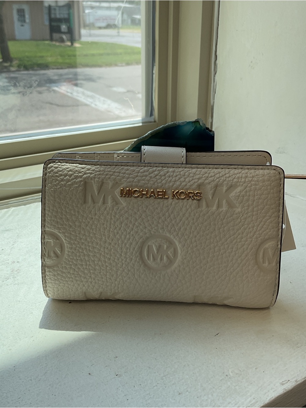 Michaels Kors NWT Bifold/Zip Wallet - Lt Cream